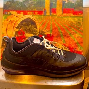 Black Nike air max tennis shoes never worn